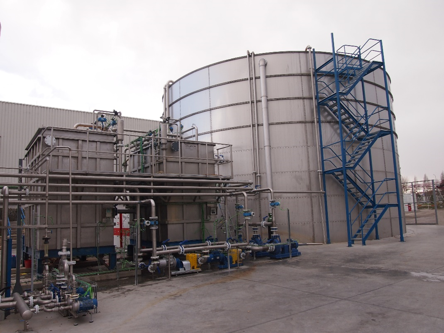 Wastewater treatment and by-products recovery in seafood processing